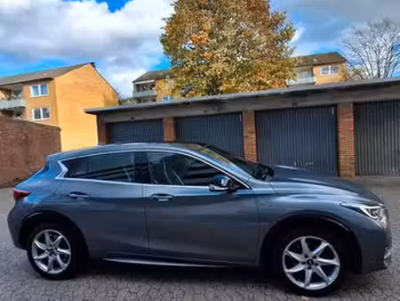 Infiniti Q30 1.6 156