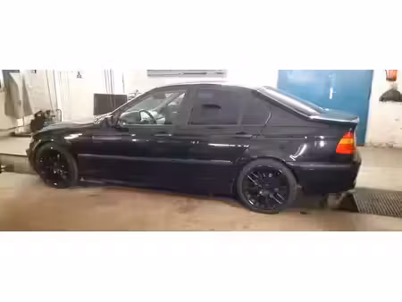 BMW Série 3 318i 2.0 143