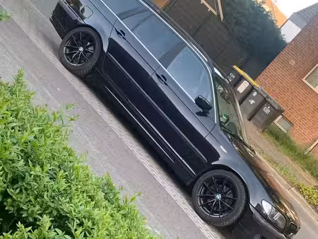 BMW Série 3 320i 2.2 170