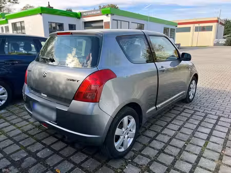 Suzuki Swift 