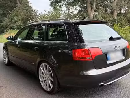 Audi A4 V6 3.0 quattro