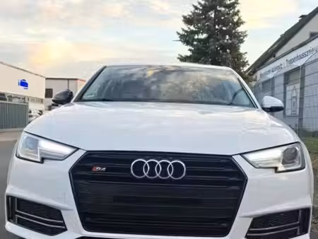 Audi A4 2.0 TFSI 252 S line quattro