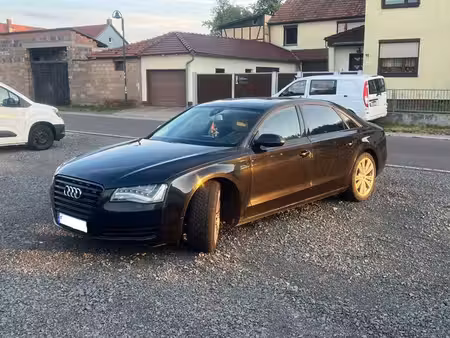 Audi A8 V8 4.2 FSI 372 quattro