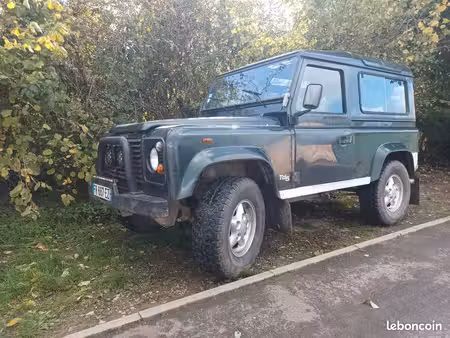 Land Rover Defender 2.0 122