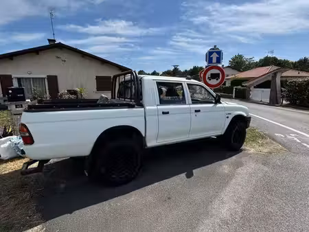 Mitsubishi L200 2.5 100