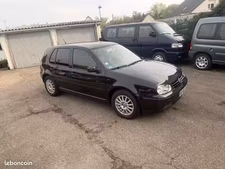 Volkswagen Golf 1.6 FSI 105
