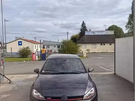 Volkswagen Golf GTI 2.0 TSI 230 Performance