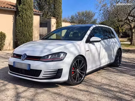 Volkswagen Golf GTI 2.0 TFSI 230