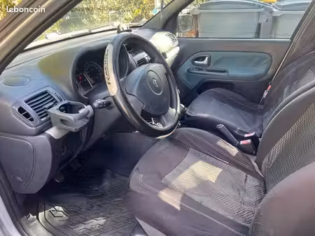 Renault Clio 1.4 98