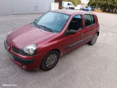 Renault Clio 75