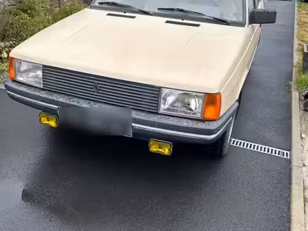 Renault R9 