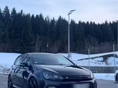 Volkswagen Golf Black