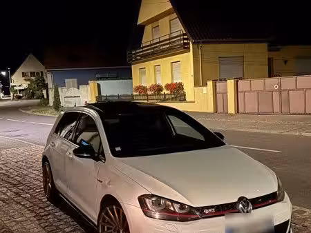 Volkswagen Golf GTI 2.0 TSI 230 Performance
