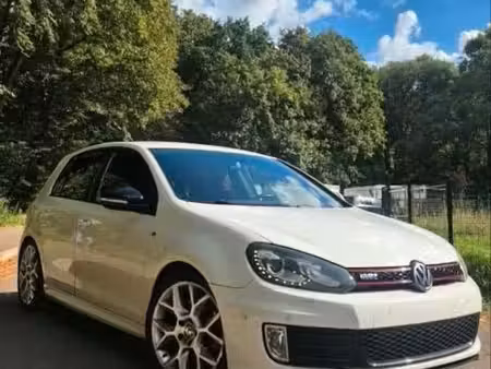 Volkswagen Golf GTI 2.0 TSI 235