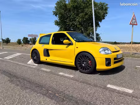 Renault Clio RS Trophy V6 3.0 230