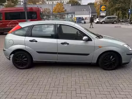 Ford Focus 1.6 100