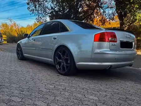 Audi A8 V8 4.2 quattro