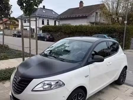 Lancia Ypsilon 1.2 69