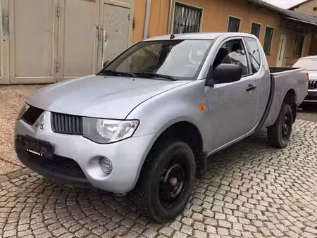 Mitsubishi L200 2.5 136