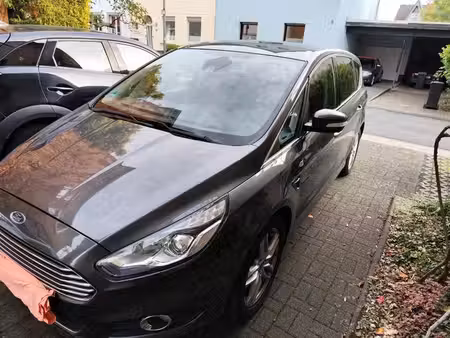 Ford S-Max Titanium