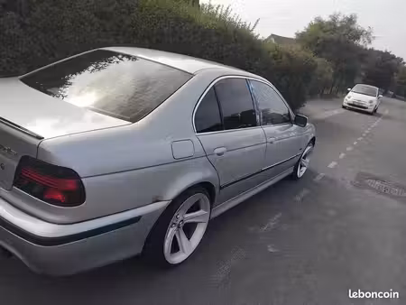 BMW Série 5 525TDS 2.5 143