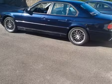 BMW Série 7 725TDS 2.5 143