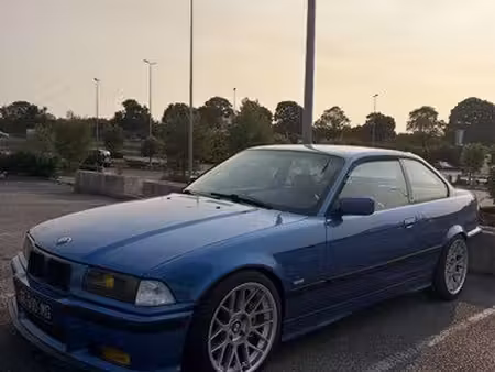 BMW Série 3 323i 140