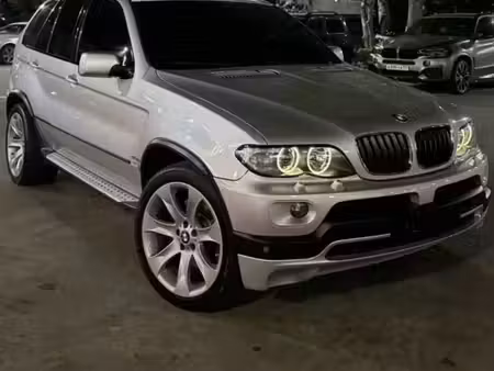 BMW X5 48i 320