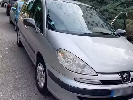 Peugeot 807 2.2 HDi 130
