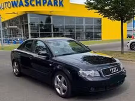 Audi A4 V6 3.0 FSI 220