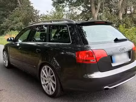 Audi A4 V6 3.0 quattro