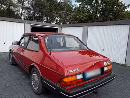 Saab 900 