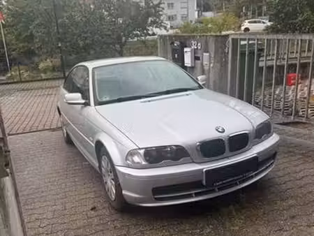 BMW Série 3 318i 1.9 118