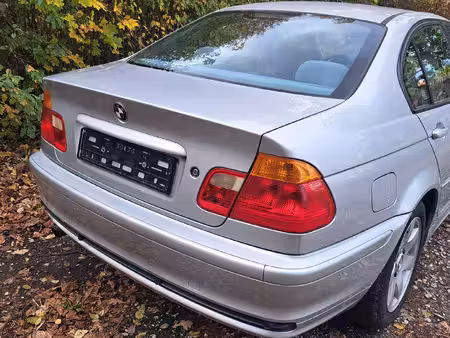 BMW Série 3 318i 1.9 118