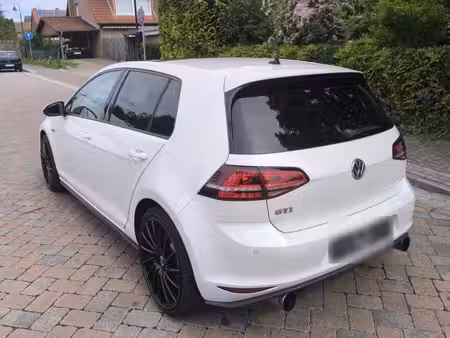 Volkswagen Golf GTI 2.0 TSI 230 Performance