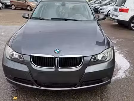 BMW Série 3 318i 2.0 143