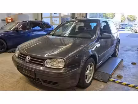 Volkswagen Golf 1.6 105