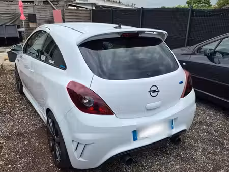 Opel Corsa OPC 1.6 210 OPC Line