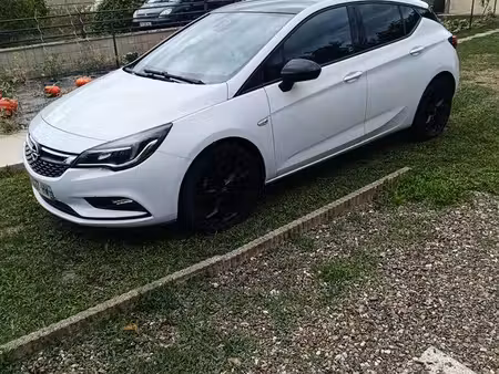 Opel Astra 1.4 125 Black Edition