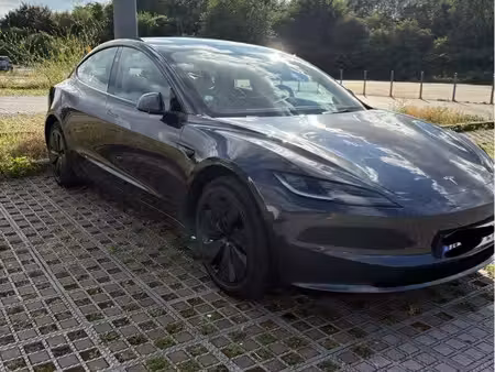 Tesla Model 3 275