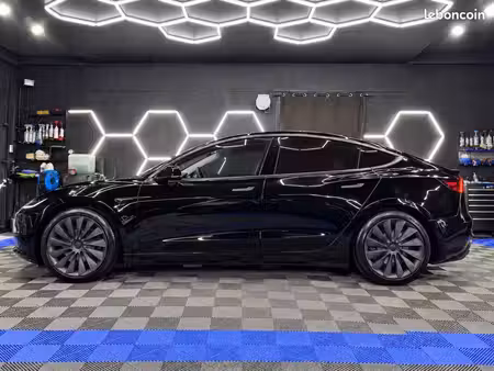 Tesla Model 3 275