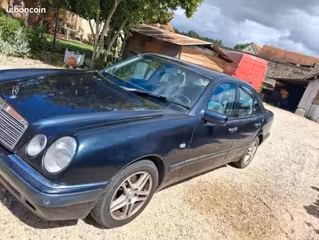 Mercedes-Benz Classe E E 300 V6 3.0 177