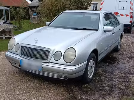Mercedes-Benz Classe E E 290