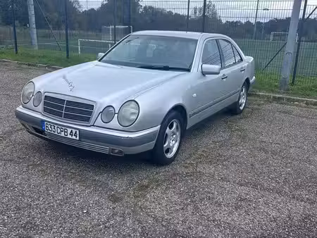 Mercedes-Benz Classe E E 300 V6 3.0 177