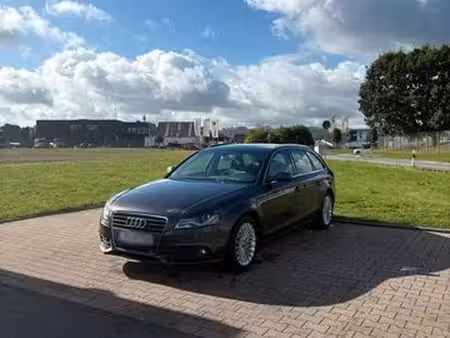 Audi A4 2.0 TDI 143 S line