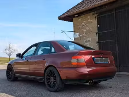 Audi A4 1.8 125