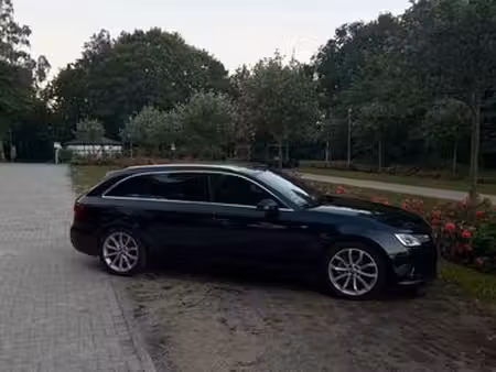Audi A4 2.0 TDI 190 S line quattro