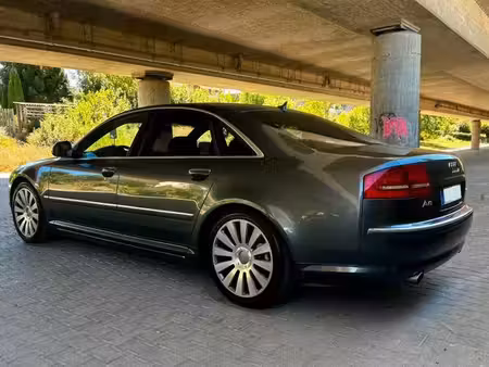 Audi A8 V8 4.2 FSI 350 quattro