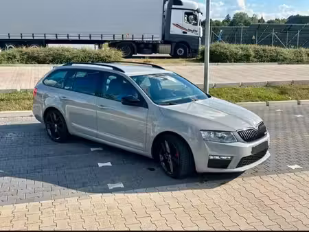Škoda Octavia RS 2.0 TSI 220