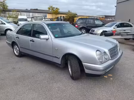 Mercedes-Benz Classe E E 230
